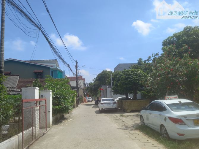 BÁN ĐẤT KIỆT Ô TÔ TRÁNH NHAU ĐƯỜNG NGUYỄN SINH CUNG, TP HUẾ - 4