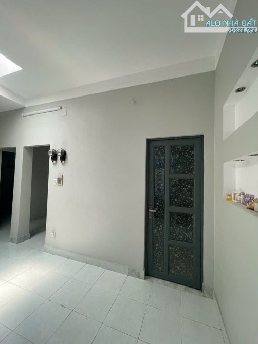 NHÀ 3 TẦNG - CÁCH MẶT TIỀN ĐƯỜNG HUỲNH TẤN PHÁT 18M - 70M2 - 4
