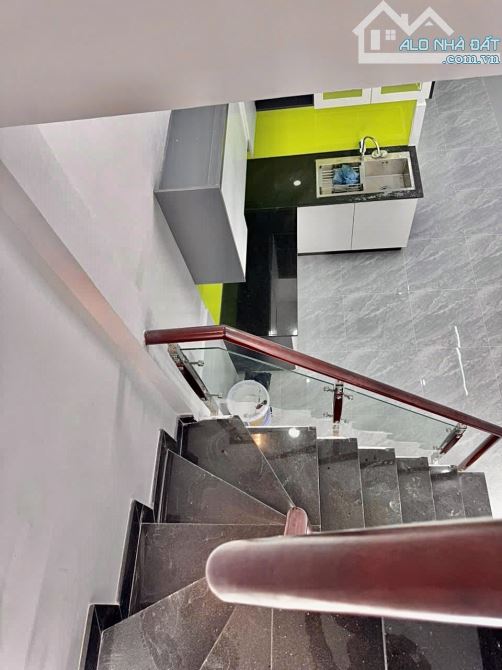 ✨ NHÀ ĐẸP 3 TẦNG (có: 3PN, 2WC) HXH 4.5M sạch đẹp, Diện tích: Ngang 3M x Dài 11M - 3,65 TỶ - 4