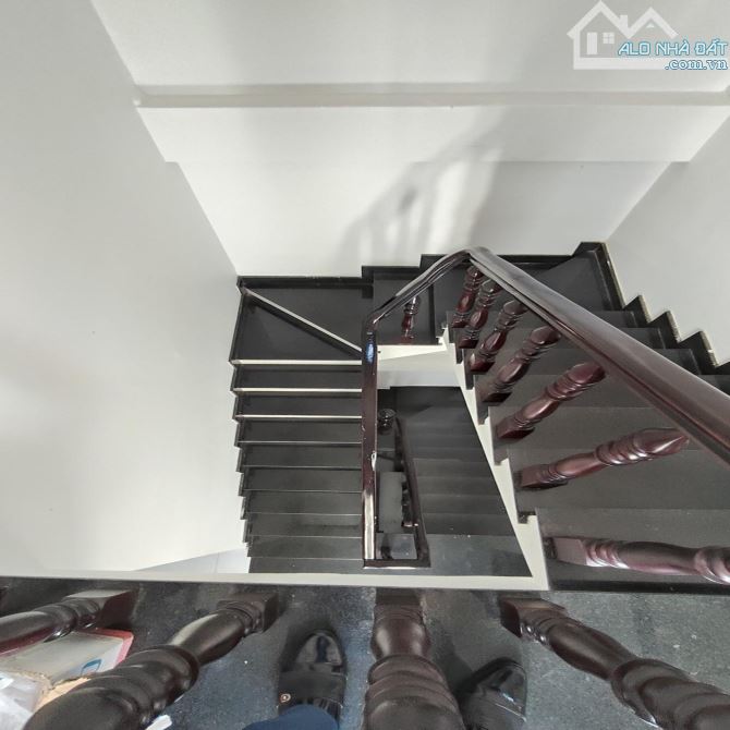 TOÀN NHÀ MẶT TIỀN TÂN HƯƠNG - NGANG KHỦNG 8X22 - 3 TẦNG TRỐNG SUỐT - GIÁ 41.X TỶ - 4