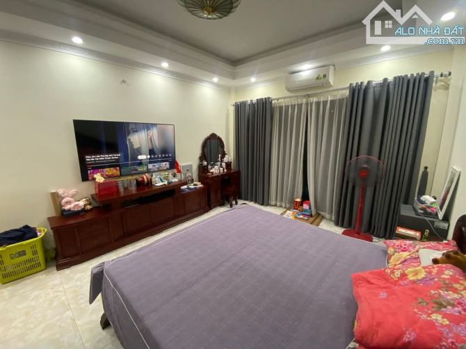 Ngõ OTO Tránh Phố Nguyễn Ngọc Nại - Chỉ 19.8tỷ -  74m2 - 4