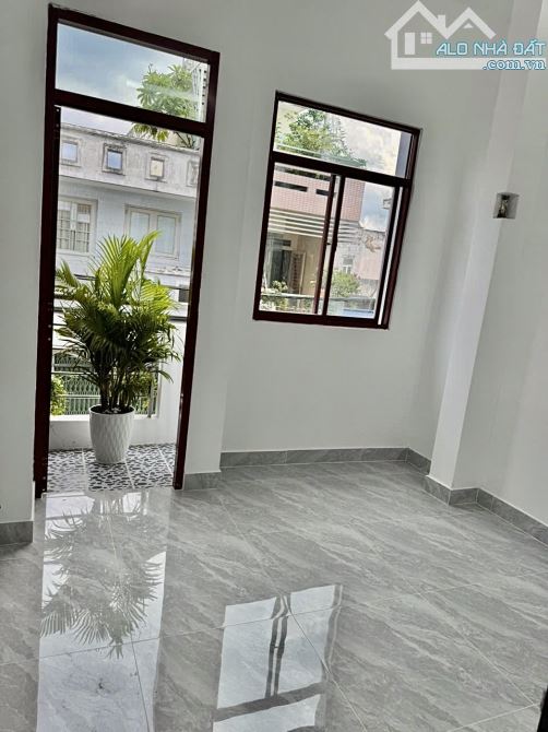 ✨ NHÀ ĐẸP 3 TẦNG (có: 3PN, 2WC) HXH 4.5M sạch đẹp, Diện tích: Ngang 3M x Dài 11M - 3,65 TỶ - 5