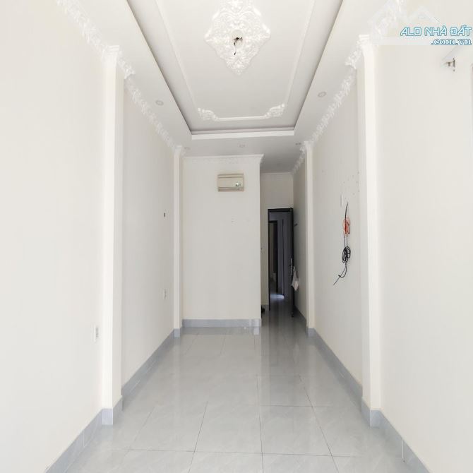 TOÀN NHÀ MẶT TIỀN TÂN HƯƠNG - NGANG KHỦNG 8X22 - 3 TẦNG TRỐNG SUỐT - GIÁ 41.X TỶ - 5