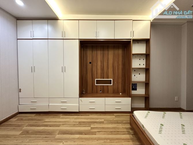 Bán nhà MTKD Phan xích Long Phú nhuận - 9,3 tỷ - 5