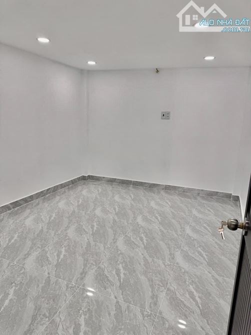✨ NHÀ ĐẸP 3 TẦNG (có: 3PN, 2WC) HXH 4.5M sạch đẹp, Diện tích: Ngang 3M x Dài 11M - 3,65 TỶ - 6