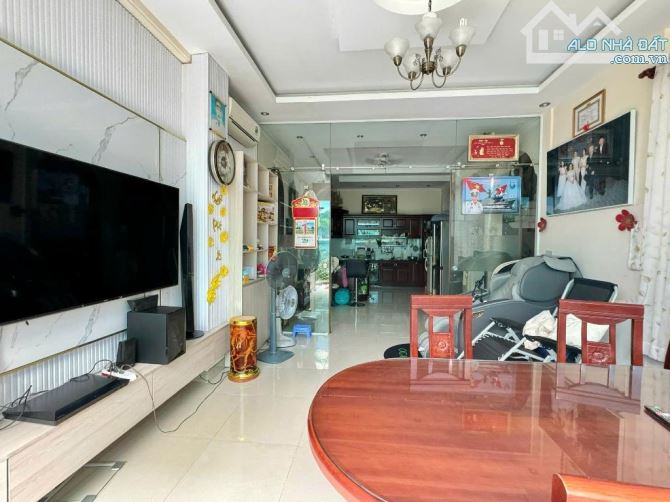 BÁN GẤP BIỆT THỰ NGANG KHỦNG 14M – SÂN VƯỜN RỘNG – TRUNG TÂM Q7 – SỔ HỒNG RIÊNG – GIÁ TỐT - 7