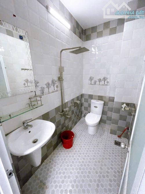 SIÊU RỘNG RÃI 2 LẦU SIÊU MỚI KING KENG CÁCH MẶT TIỀN CHỈ 4 CĂN NHÀ BÉ TÍ TEO  56M2 SỬ DỤNG - 8
