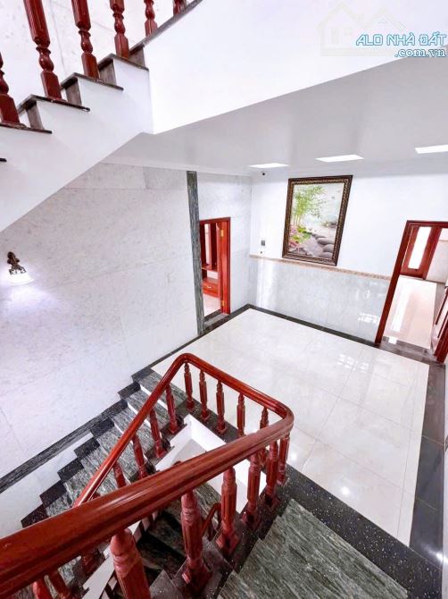 Bán Biệt Thự p.Tân Hoà góc 2 MT 3 tầng ngang 16m ( 362m2) chỉ 14,9 tỷ gần trường Hoà Bình - 9