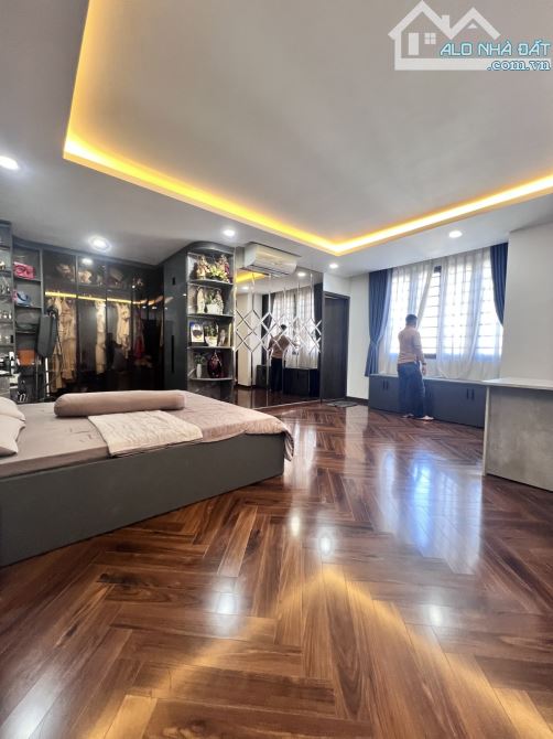 Cần bán gấp CHDV mặt tiền Phường Hòa Thạnh- Tân Phú, 87phòng, dòng tiền 6 tỷ/năm chỉ 79 tỷ