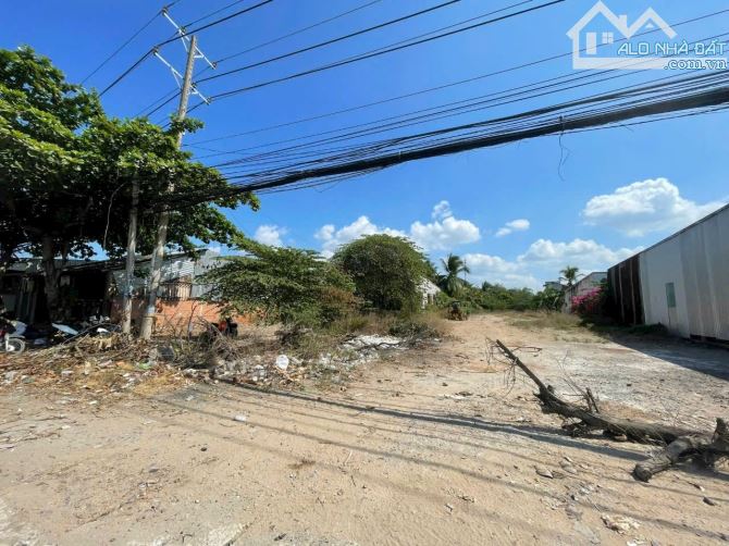 Bán 1.699 m2 đất có thổ cư mặt tiền đuờng Quốc Lộ 1A,cách NT Liệt Sĩ 200m,Phuớc Thạnh MT