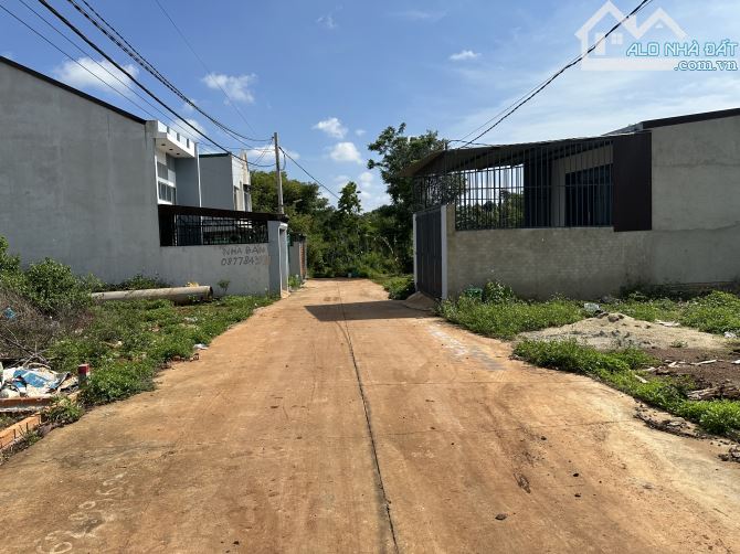 CẦN BÁN LÔ ĐẤT HẺM 473 Y MOAN RẼ TRÁI HẺM Ô TÔ