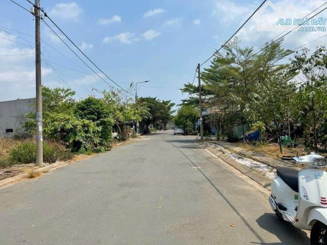 10 ngày để ra lô 110m2 - 1 tỷ 5 - Giải Phóng, xã Long An, ngay cổng T2 - kết nối SB LT