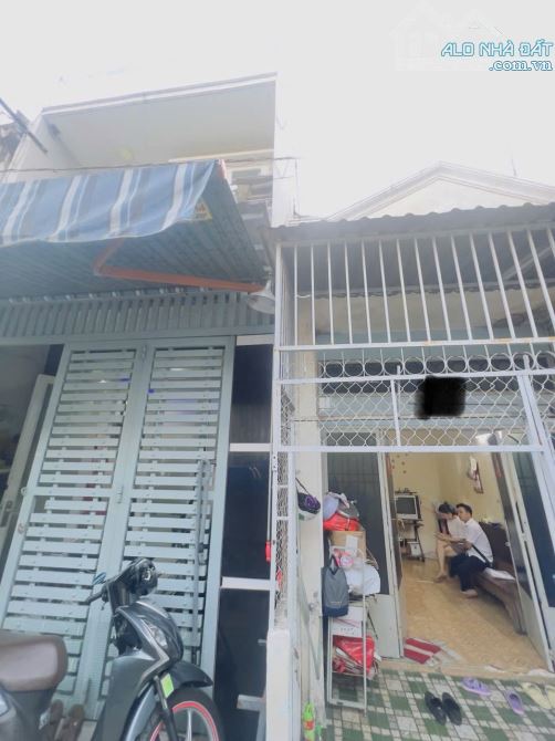 Chủ ngộp bán gấp nhà 50m2. 2 lầu Hoàng Bật Đạt. p15. Tân bình