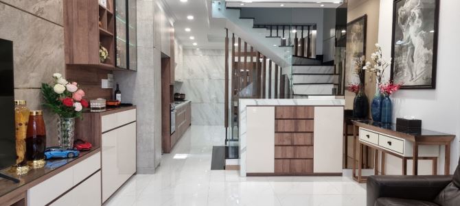 BÁN NHÀ, đường HOÀNG DIỆU. Quận 4. Dt: 8m x 15m, 2 lầu mới đẹp. Giá rẻ: 17.5 tỷ. - 1