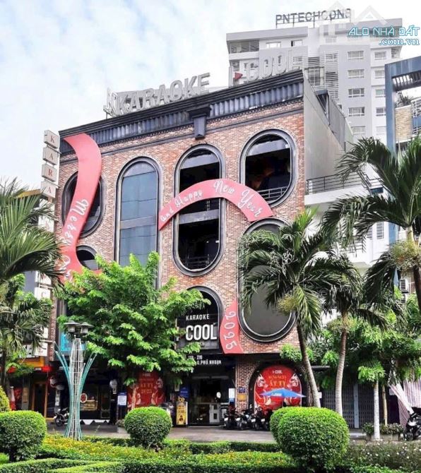 Siêu Phẩm Khan Hiếm- MT Phan Xích Long- 12*18m -6Tầng- Hđt 260tr/1tháng -Giá : 99 Tỷ