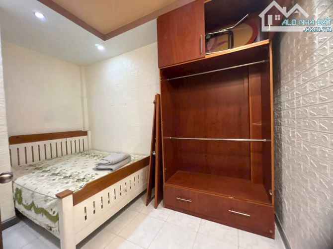 C/c Đặng văn Ngữ,P13,Phú Nhuận:2p ngủ, 2wc, Nội thất,11tr