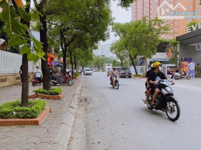 BÁN NHÀ 5T PHÂNLÔ 2THOÁNG ÔTÔ TRÁNH VỈA HÈ KINH DOANH NGHĨA ĐÔ CẦU GIẤY 61M2 MT 4.5M 26 TỶ