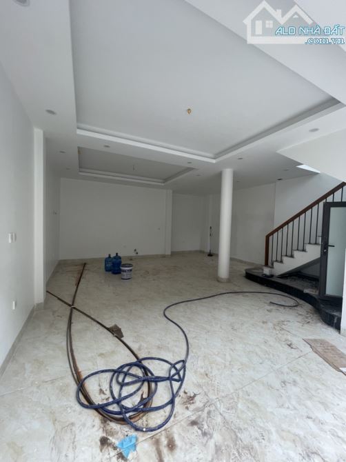 Nhà Sài Đồng - 5 tầng mới keng - Ô tô - 2 thoáng - Đối diện trường học - Chỉ hơn 8 tỷ
