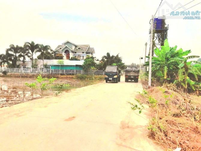 Siêu phẩm, 605m2 đất vườn View Sông Nhựt Tảo chỉ 590tr