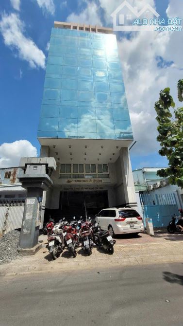 BÁN TOÀ NHÀ 8 TẦNG – NGUYỄN VĂN ĐỪNG, P.6, Q.5 – NGAY TRẦN HƯNG ĐẠO DT: 8x19 KC:8 tầng