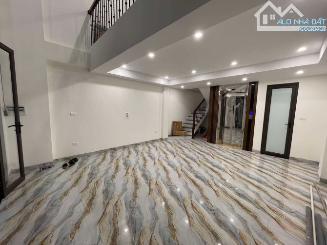 BÁN NHÀ RIÊNG PHỐ HOÀNG CẦU QUẬN ĐỐNG ĐA - 7 TẦNG THANG MÁY NGÕ THÔNG - CHÀO GIÁ 15.3 TỶ.