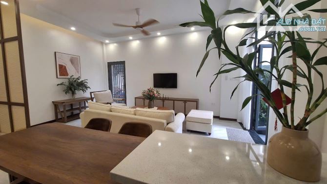Bán nhà phố Gia Quất, 55m2, 4 tầng, lô góc, ngõ ô tô, full nội thất, 7,6 tỷ