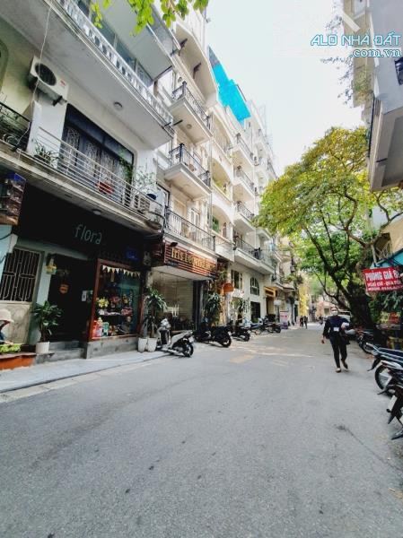 Khách Sạn Ấu Triệu Hoàn Kiếm trung tâm khách tây sát hồ hoàn kiếm 8 tầng có hầm   DT 72 m2