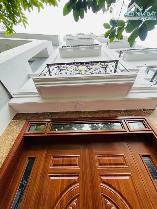 Liên Mạc -Bắc Từ Liêm -5 Tầng Xây Mới DT 35m .Ô Tô 4 Chỗ Vào .Giá 4,9 Tỷ