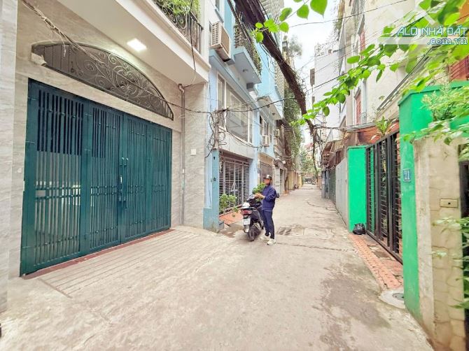 Bán căn hộ cho thuê quận Tây Hồ giáp Ba Đình 115m2, 8 Tầng, DT 180tr, Ô tô vào.