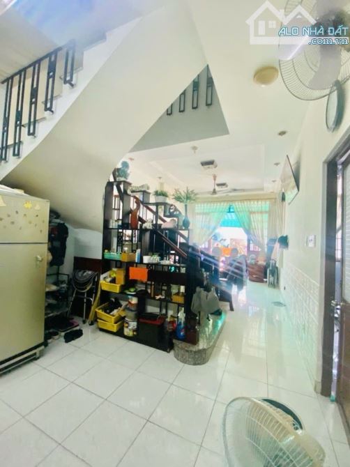 CẦN BÁN GẤP - HẺM XE TẢI ĐUA - NGANG KHỦNG 7M - NGUYỄN HỮU CẢNH - GẦN QUẬN 1