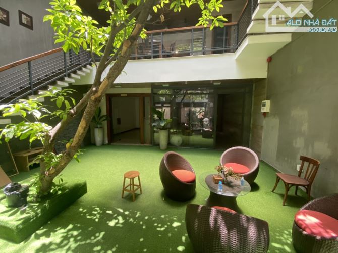 Bán biệt thự MT Thụt Nguyễn Thị Minh Khai Quận 1 - DT (12 x 20) - 3 tầng hồ bơi chỉ 80 tỷ.
