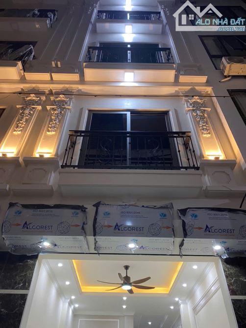 Bán nhà Xa La, lô góc ô tô vào nhà, 38m2 5 tầng thang máy, giá 8.6 tỷ LH Vân Anh