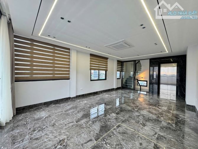 Bán nhà Lô góc MP Đàm Quang Trung, Long Biên, 50m2, Vỉa hè, KDVP, 24.8 tỷ