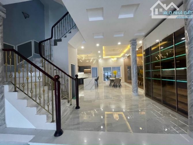 Bán Nhà 4 tầng full NT cao cấp, 115M2 ngang hơn 6m. Tại Quận 1, đường Võ Thị Sáu 2x tỷ