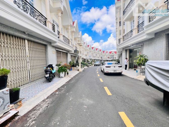 Bán Gấp Nhà Trung Tâm,  gần Hồ Xuân Hương, Chợ Đêm. Ngang 14 dài 11.