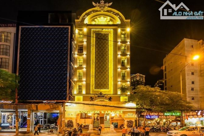 Siêu phẩm Karaoke KingDom Phạm Viết Chánh-DT:10x30m-8 tầng-HĐT:450 triệu/tháng-Giá:150 tỷ