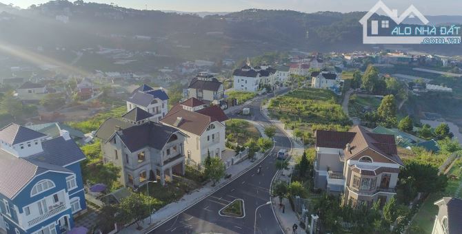 Cần bán căn biệt thự sân vườn siêu đẹp tại An Sơn, P4,Tp Đà Lạt. 400m², 2 tầng, 6PN.