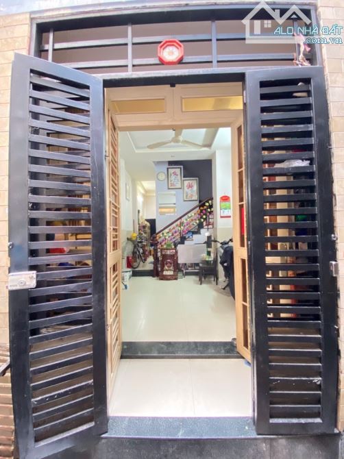 Bán nhà 4 tầng, hẻm rộng thông thoáng. Dt ( 4 x 10 ) đường Nguyễn Văn Cừ, Q1. Chỉ 8,4 tỷ