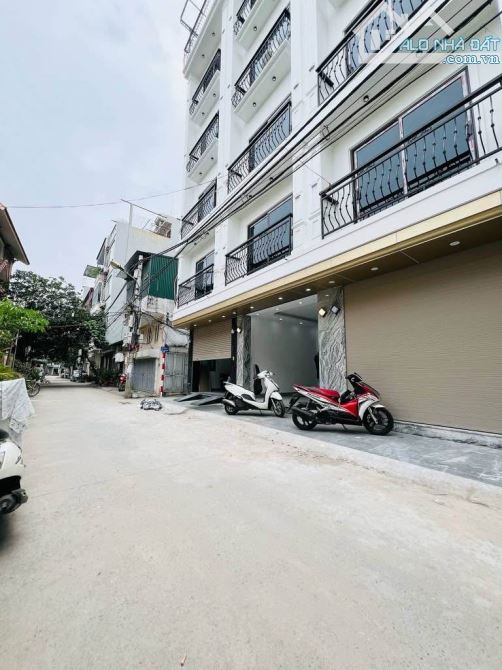 Khu phân lô vỉa hè- nhà mới- thang máy- gara ô tô- Hoàng Mai- đường thông rộng