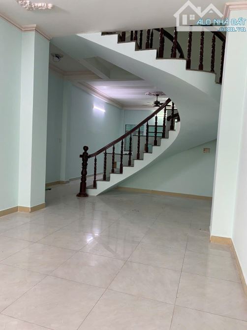 cho thuê nhà 1t2l gần siêu thị big c tân hiệp 3phòng ngủ giá rẻ