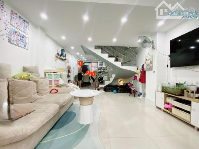🏡 Bán nhà 3/2, Q.10, giá rẻ 8.x tỷ, hoàn công!