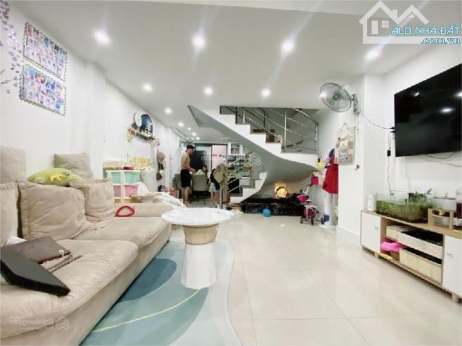 🏡 Bán nhà 3/2, Q.10, giảm sâu 7.x tỷ, trung tâm!