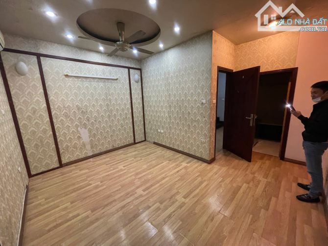 Cho thuê nhà phố Yên Lạc: 50m2 x 5 tầng, MT: 5m, nhà mới, ngõ ô tô, nguyên căn. Giá: 18tr - 10