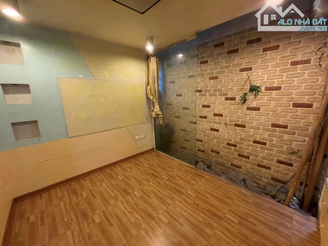 Cho thuê nhà phố Yên Lạc: 50m2 x 5 tầng, MT: 5m, nhà mới, ngõ ô tô, nguyên căn. Giá: 18tr - 11