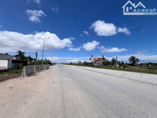 Bán mặt đường ven biển Minh Đức, Đồ Sơn, Hải Phòng.Diện tích : 182,2m2 - Mặt tiền 10,3m - 1