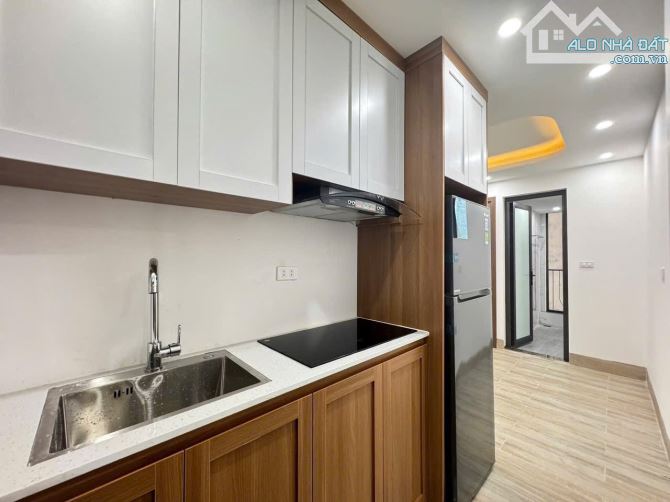 Bán toà CHDV Phố Chùa Láng - Đống Đa. DT 140m2 x 7Tầng. Dòng tiền 200tr/ tháng. Giá 36 tỷ - 1