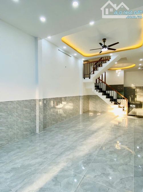 Bán nhà mặt phố Bùi Quang Là, giá cực chất 16 tỷ, 150m2, 11PN, 11WC, Gò Vấp, HCM - 1
