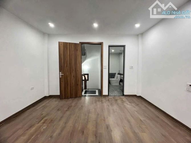 Bán Nhà Thạch Bàn, Long Biên 5 TỶ  35 m 5 TẦNG MT 5m Ô Tô KINH DOANH GẦN CÔNG VIÊN - 1