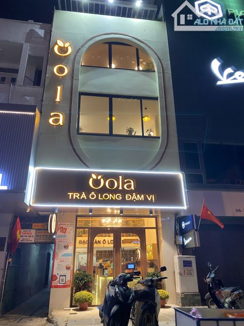 Bán nhà Mặt Tiền đường Trần Hưng Đạo, quận 1 ( 4 x 18m) HĐT: 55tr/1th Giá : 31 Tỷ - 1