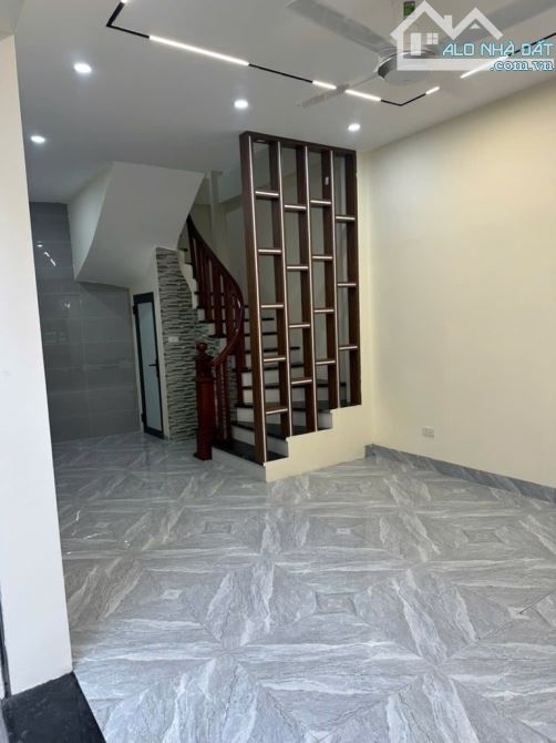 BÁN NHÀ 5 TẦNG MỚI KÍNH COONG  –  BÁT KHỐI - Ô TÔ ĐỖ CỔNG -5.6 TỶ - 1